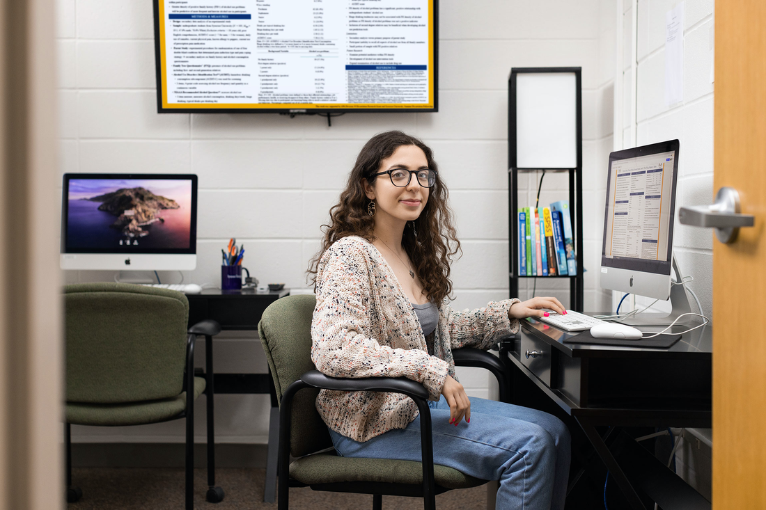 Veronica Bucci '23 sits at her desk.