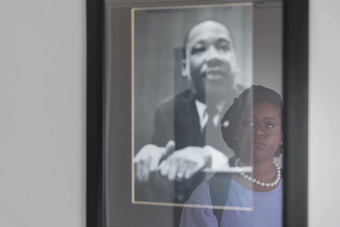 Jazmine Richardson looks at MLK portrait