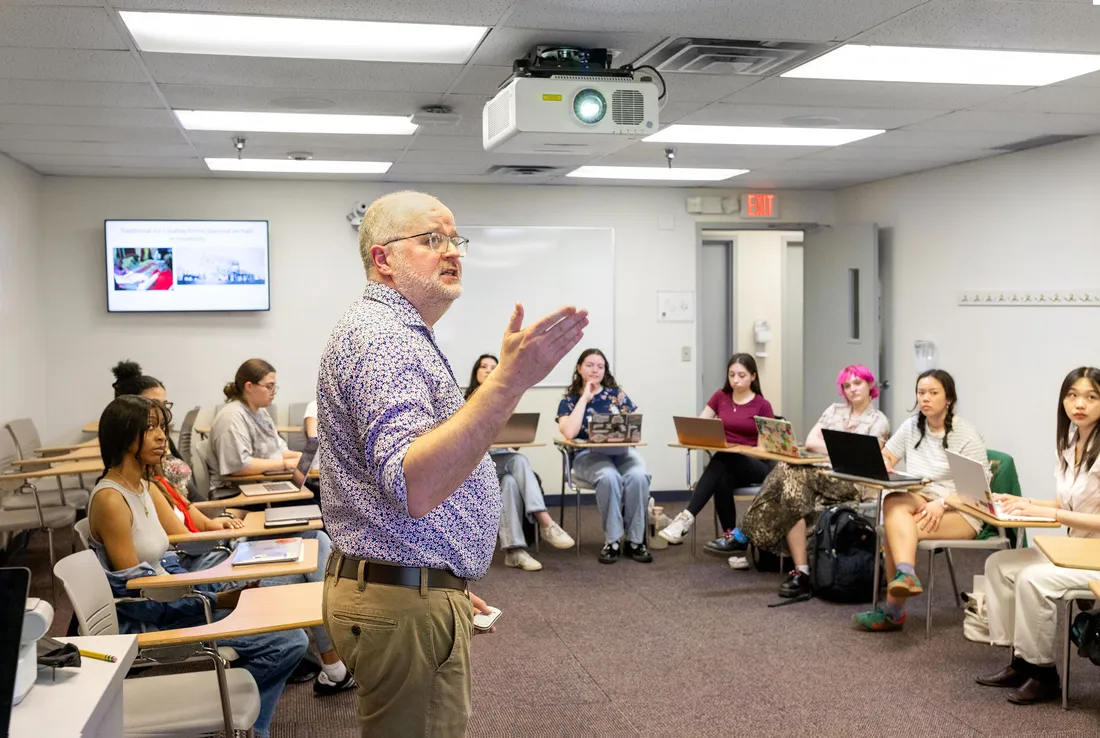 Teacher speaking to a classroom of students.
