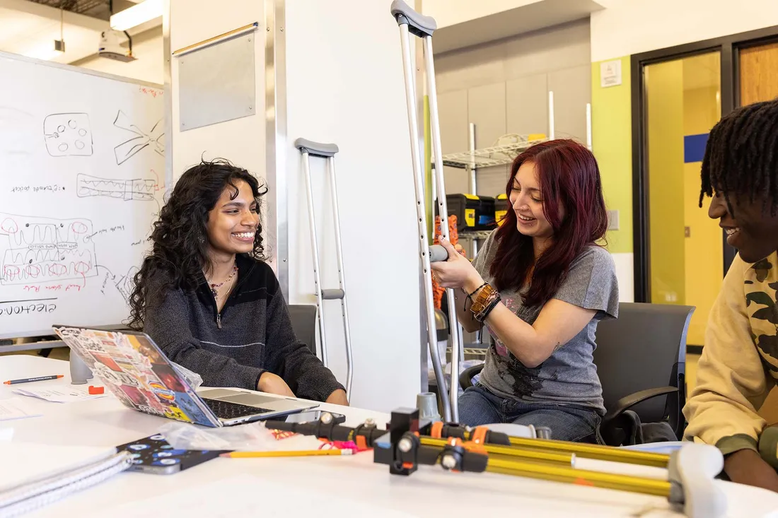 Students in lab working together.