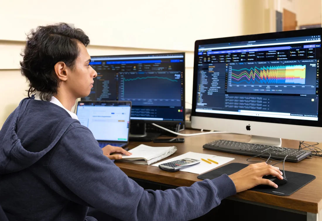 Emanuel Boutros '27 creating a simulation model on a computer.