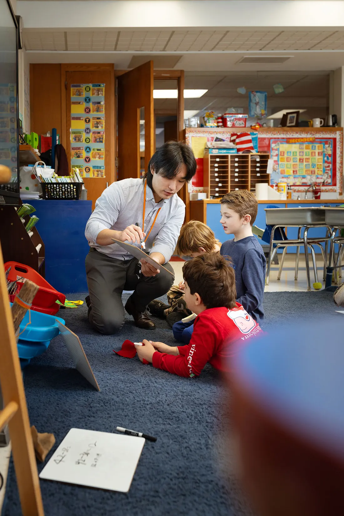 Teacher teaching children.