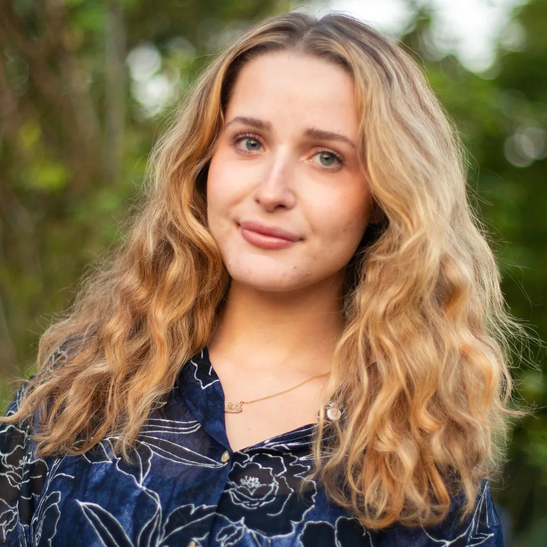 Headshot of Anna Mirer.
