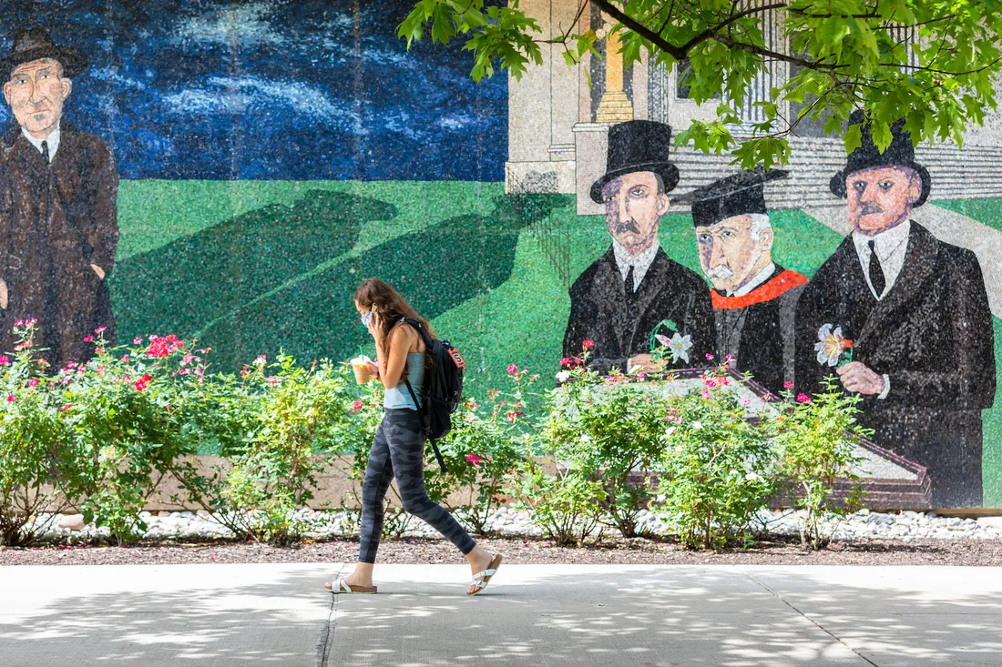Image of the Sacco and Vendezzit mural located on the Syracuse quad.