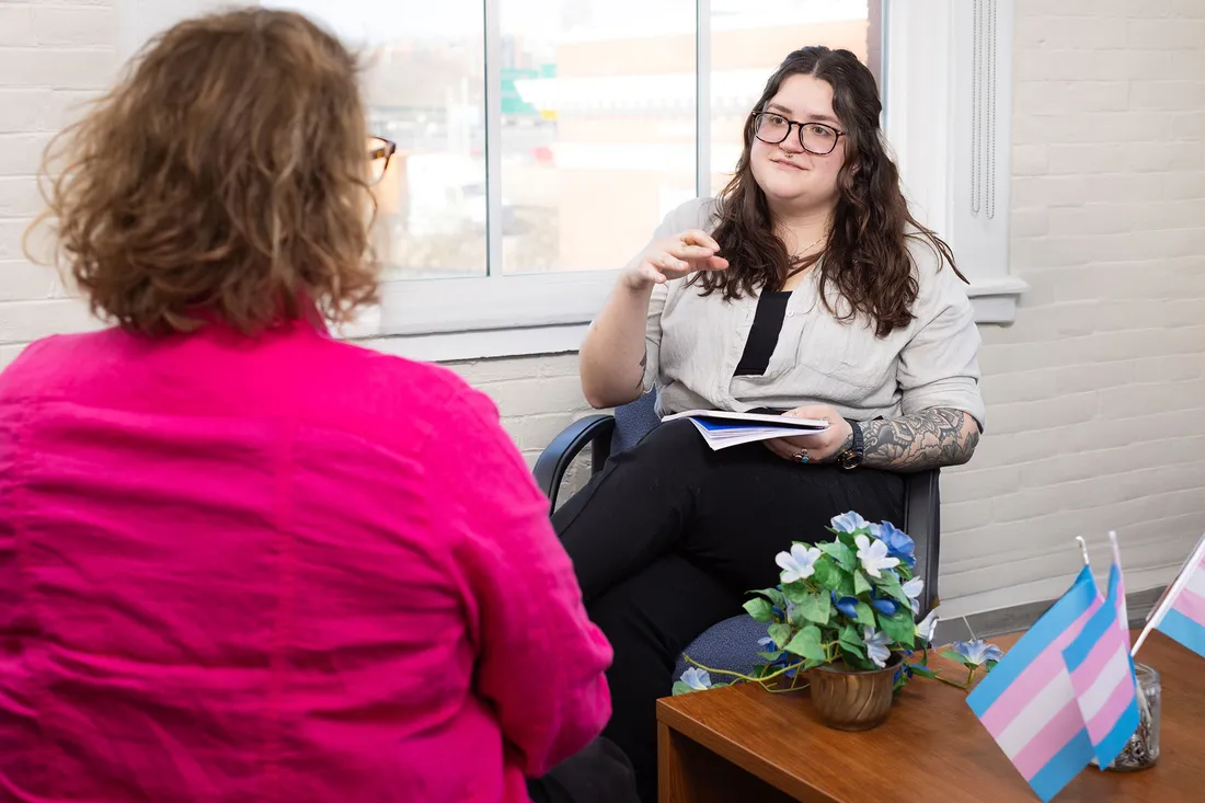 Sophie Widdekind and Lynnie West talking at a table.