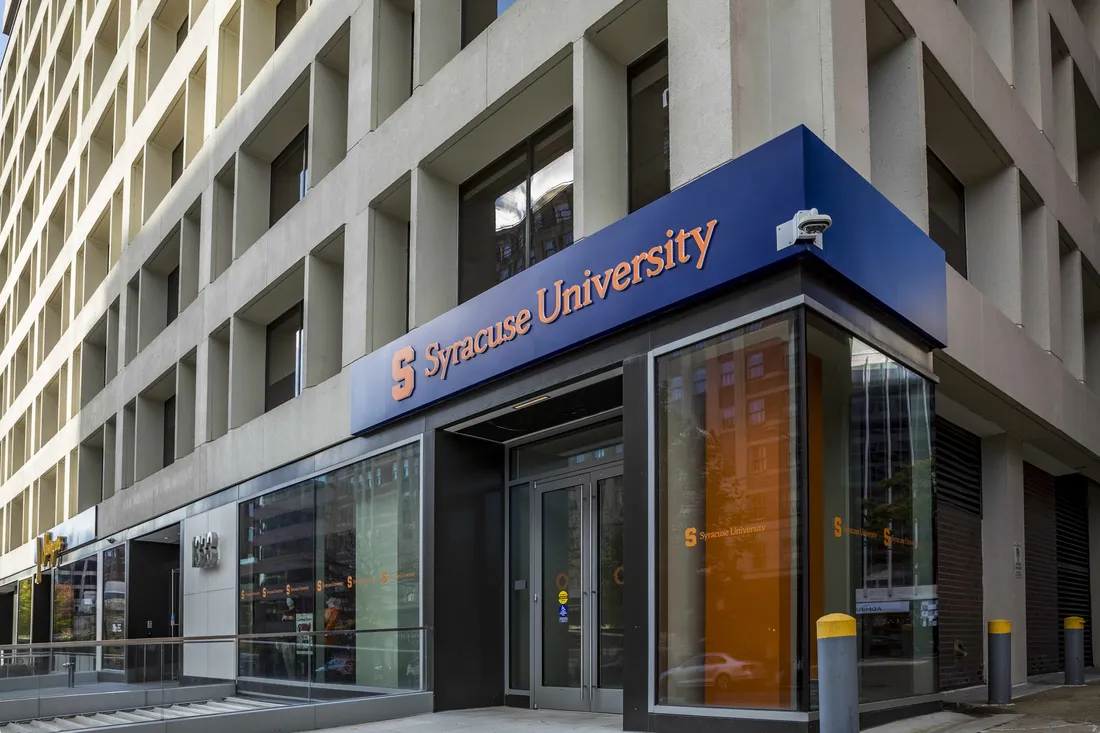 Exterior of the Syracuse University learning center in Washington D.C.