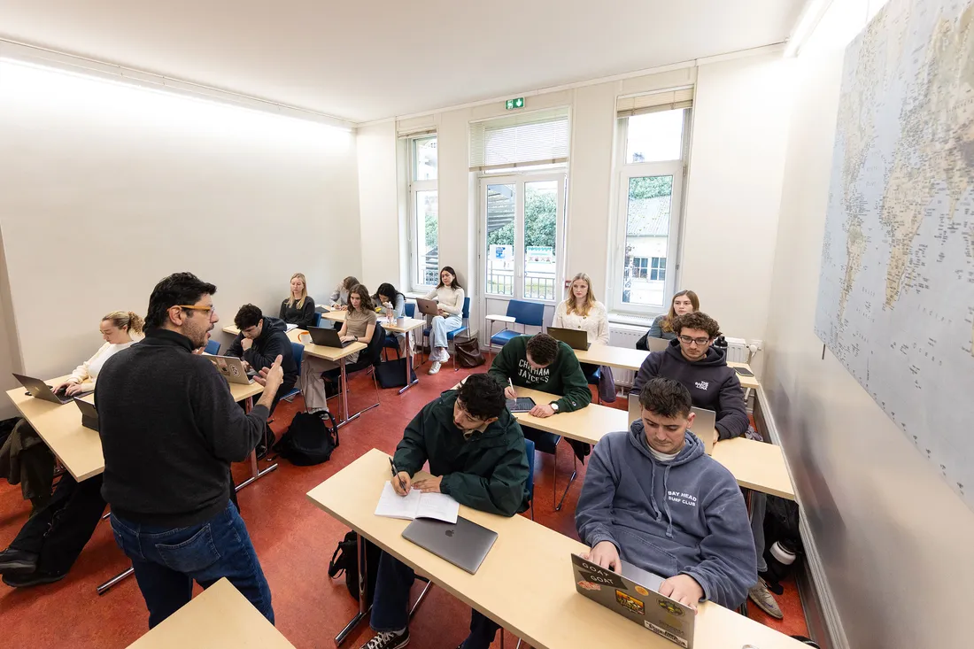 Jacob Grindstaff-Espinal in class at the Strasbourg Center.