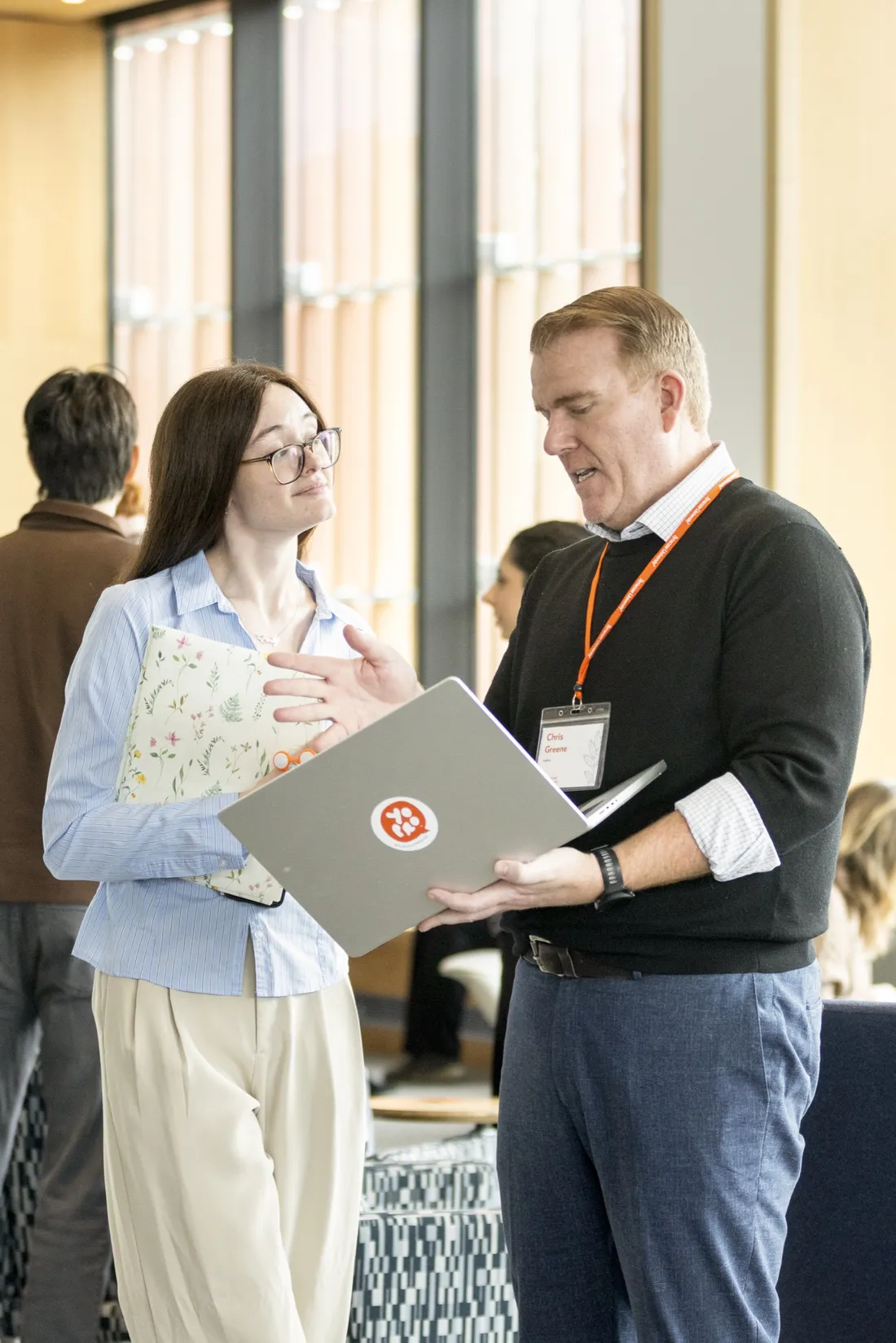 Student speaking with an alumnus at Syracuse University's Career Conference.