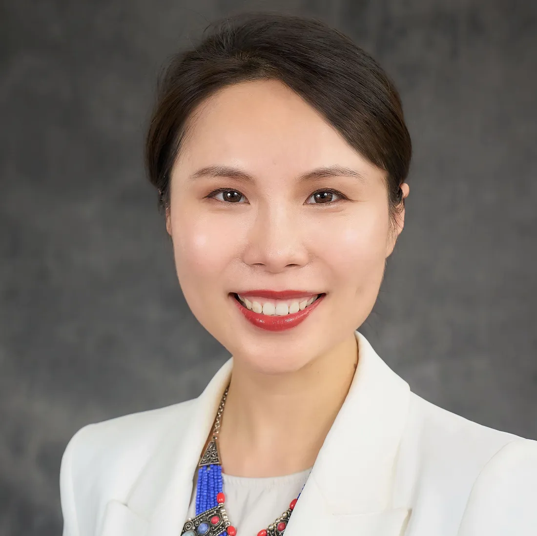 Qingyi Yu smiling.