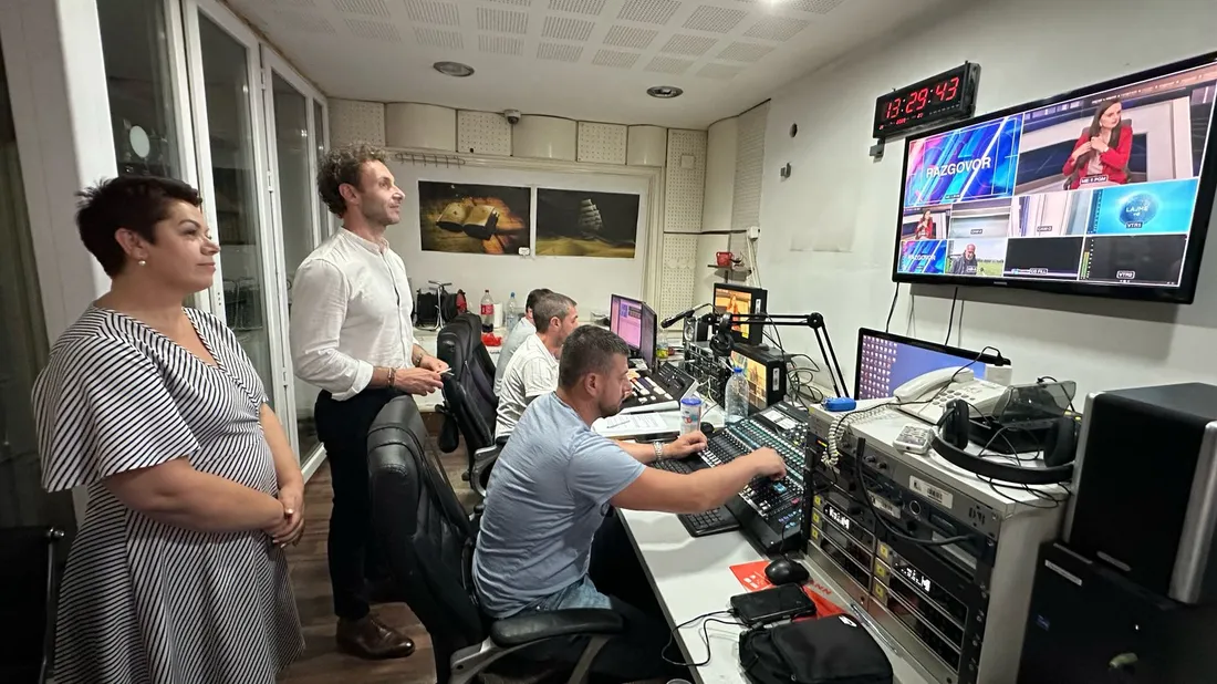 Anthony Adornato in a newsroom.