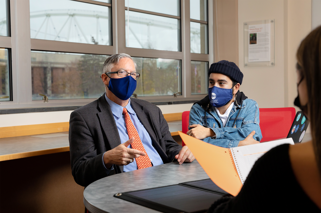 Associate Professor Lee McKnight and students.