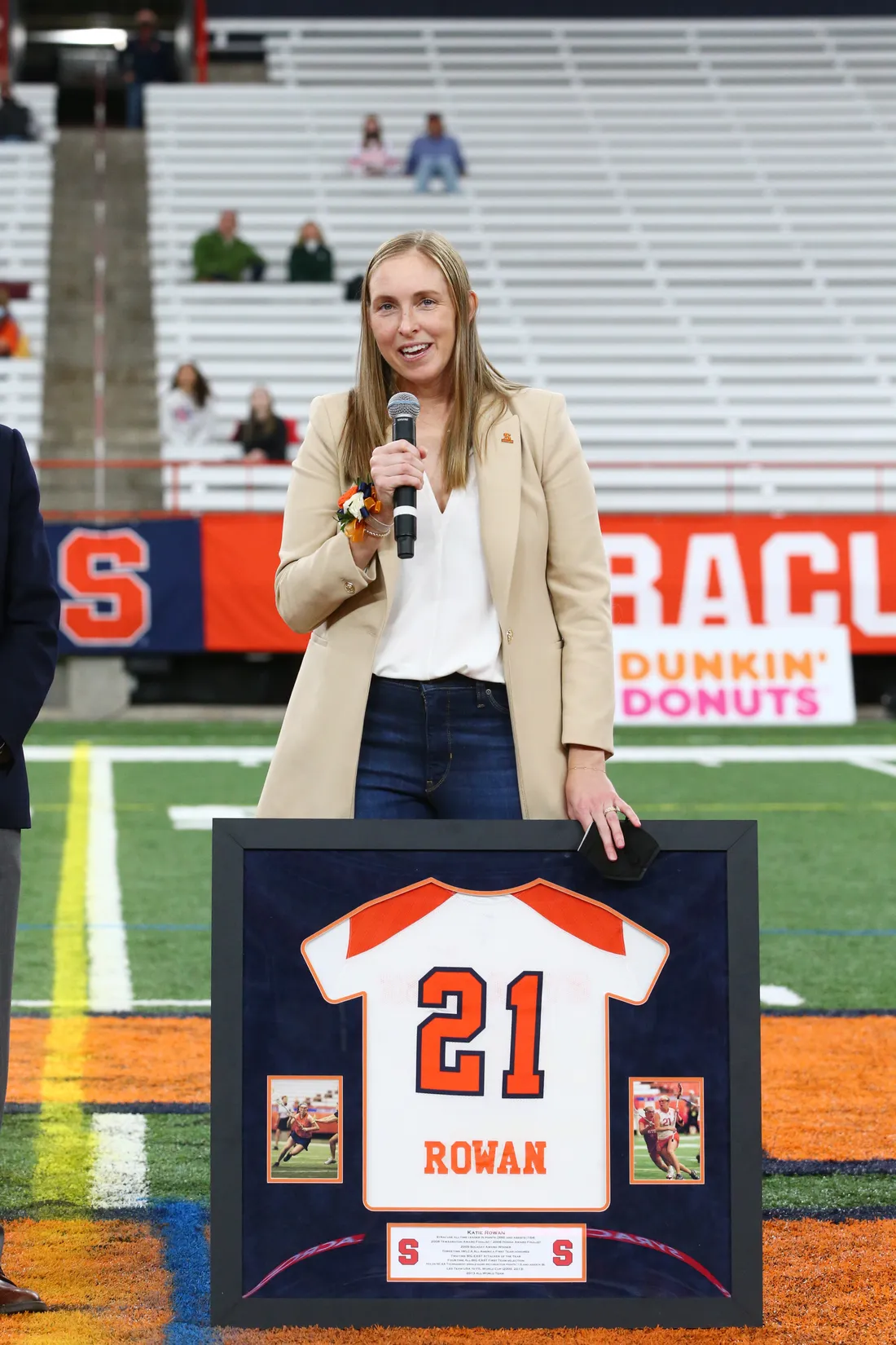 Katie Rowan Thomson ’09 speaking at jersey retirement ceremony.