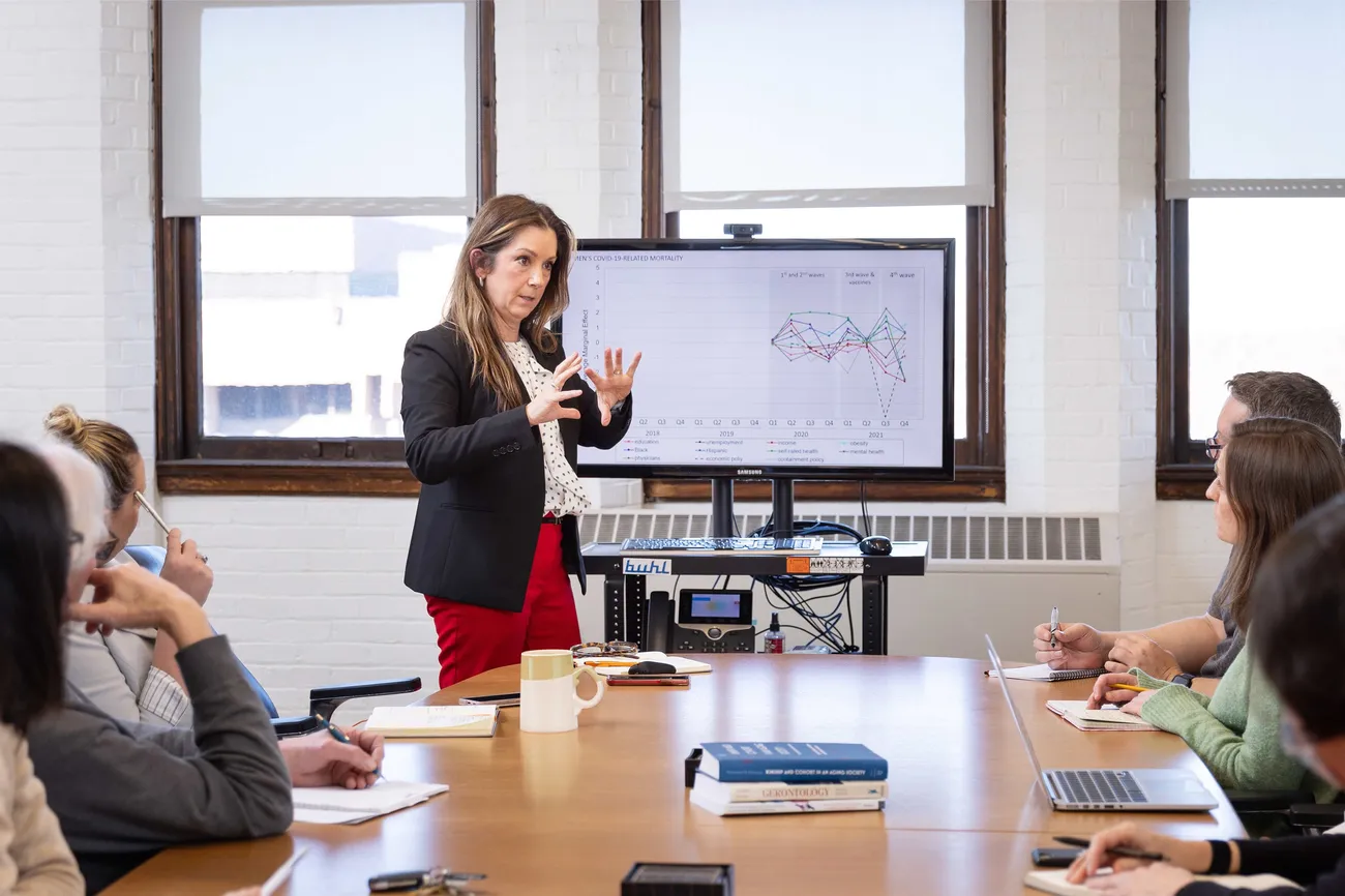 Jennifer Montez teaching a class.