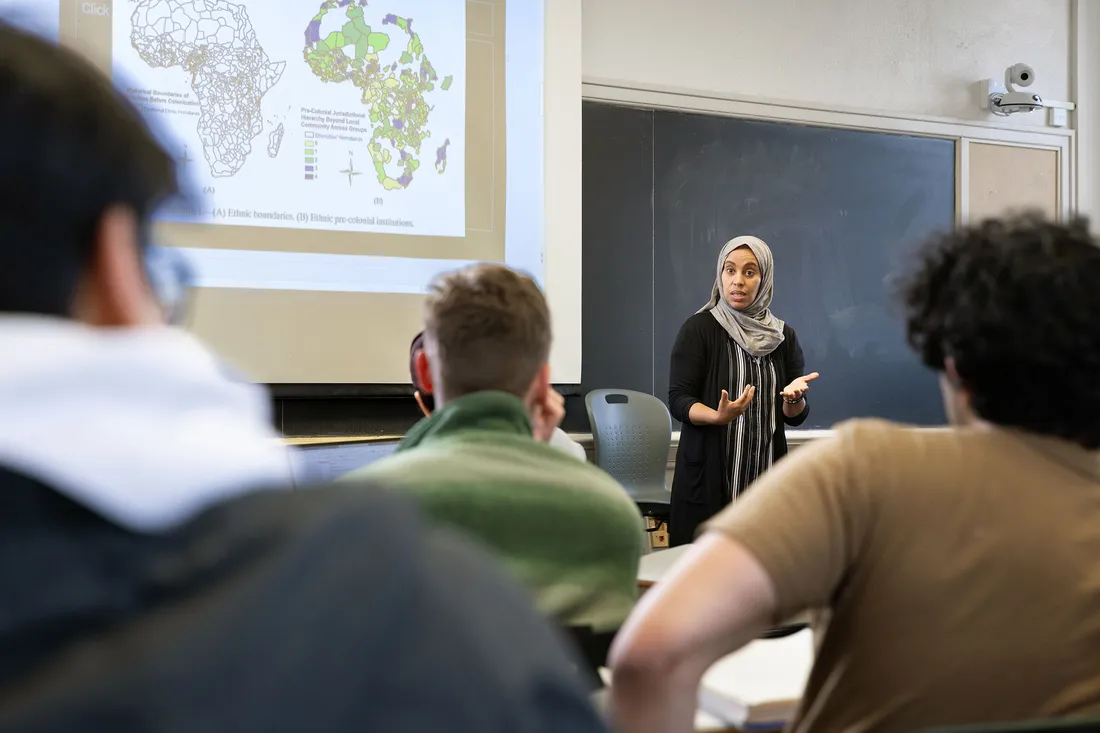 Teacher speaking to classroom of students.