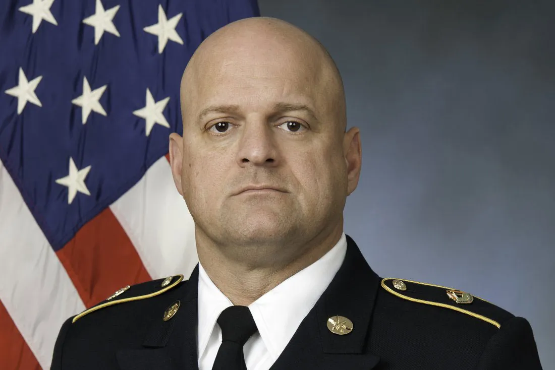 Formal military portrait of Brian Mixon.