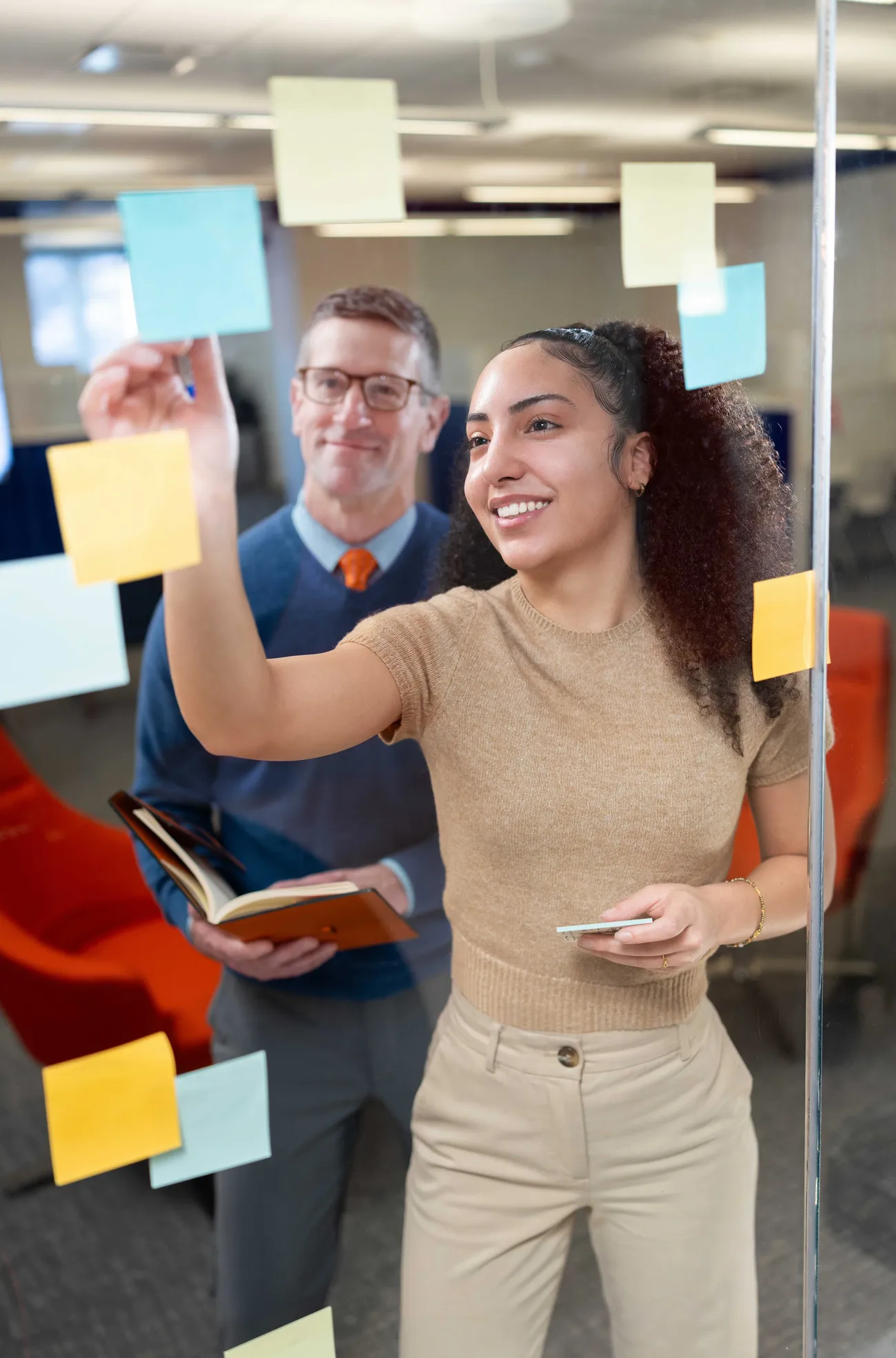 A student and professor using sticky notes.