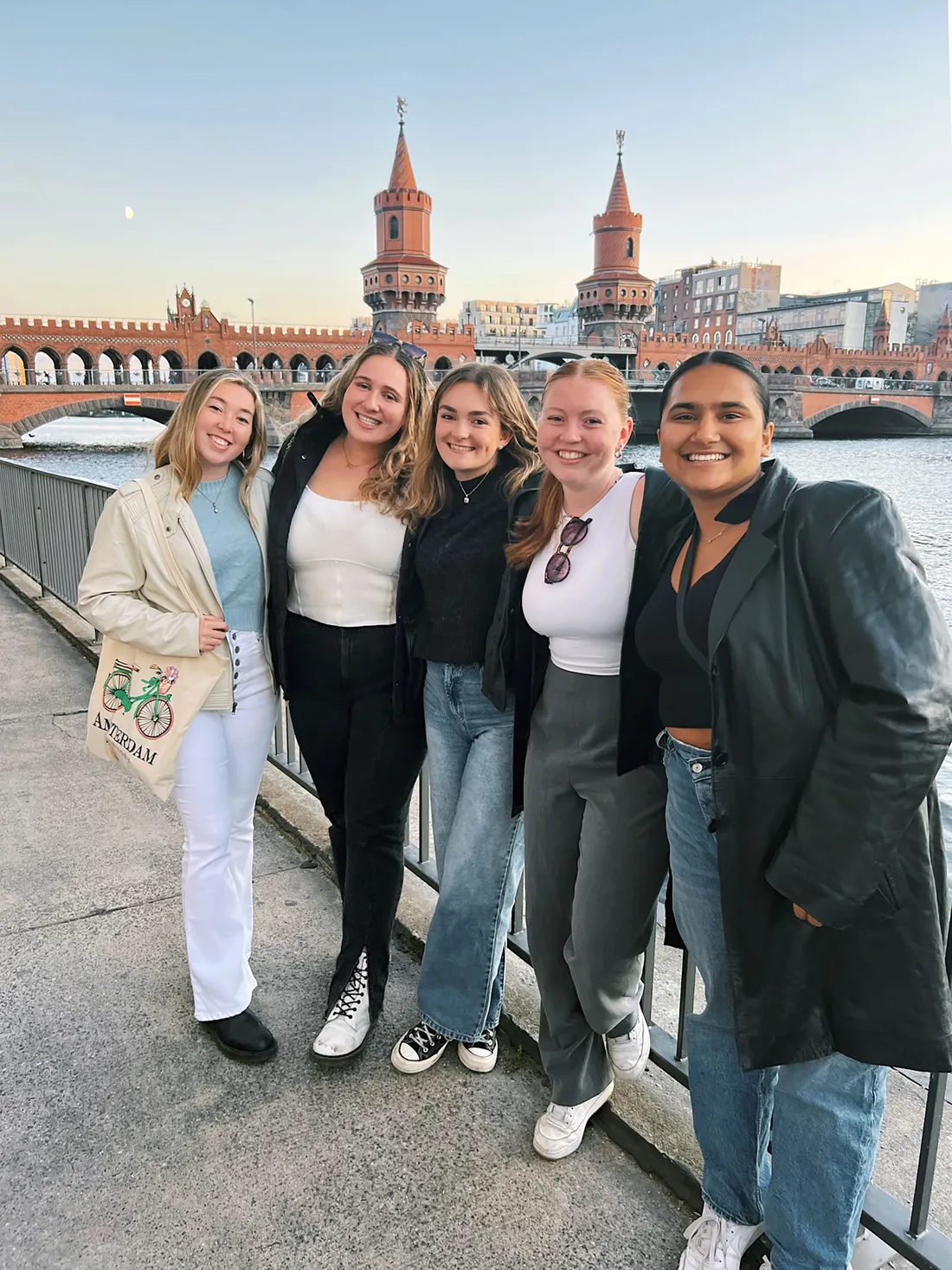 Isabella Simon and friends studying abroad in Florence.