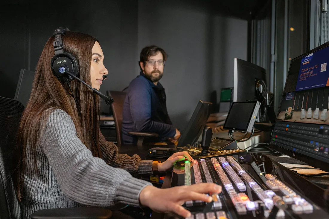 Gianna Mangicaro in a TV studio.