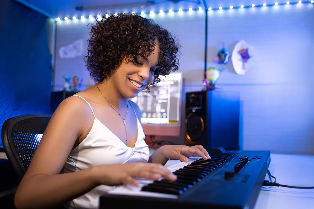 Senses student playing piano.